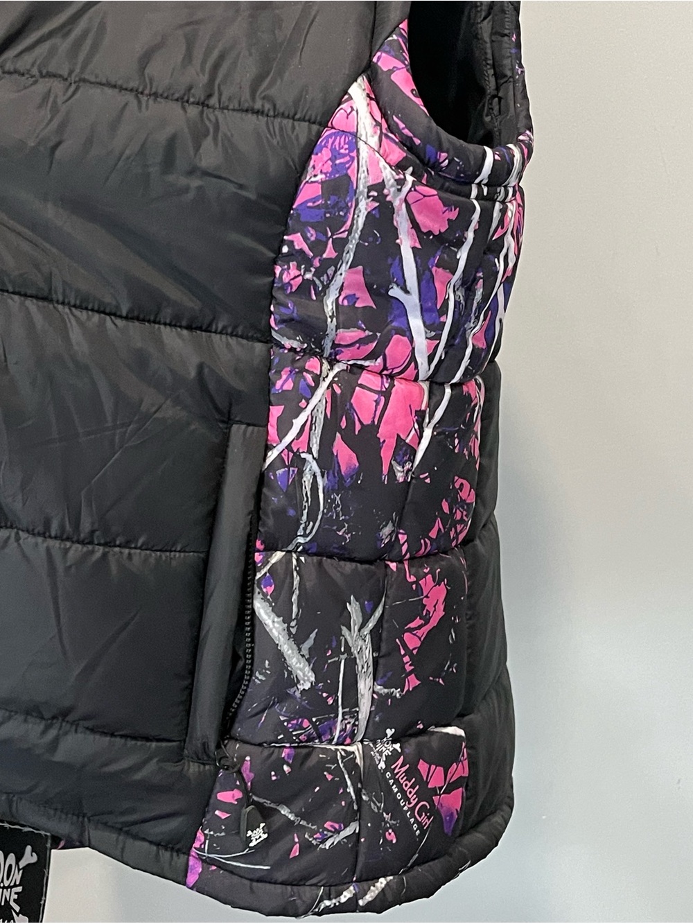 Black Quilted Puffer Vest xl with Pink Camo Accents & hat - Picture 3 of 14